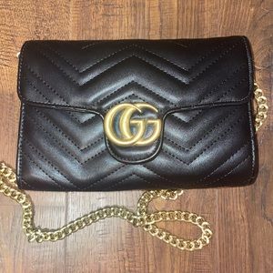 GUCC*I DUPE. Gold hardware, signature heart design.